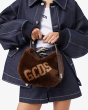 Carica l'immagine nel visualizzatore di Gallery, Comma Small Faux Fur Logo Twist Bag