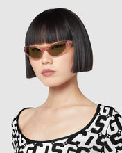 Carica l'immagine nel visualizzatore di Gallery, GD024 CAT-EYE SUNGLASSES: Unisex Sunglasses Pink | GCDS