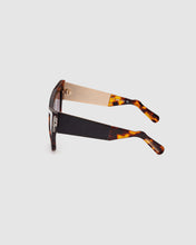 Carica l'immagine nel visualizzatore di Gallery, GD0026 Cat-eye sunglasses : Women Sunglasses Multicolor | GCDS