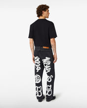 Carica l&#39;immagine nel visualizzatore di Gallery, Gcds Graffiti Wide Denim Trousers | Men Trousers Black | GCDS®
