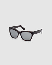 Carica l&#39;immagine nel visualizzatore di Gallery, Dani cat-eye sunglasses: Unisex Sunglasses Multicolor | GCDS
