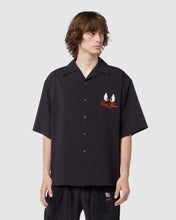 Carica l&#39;immagine nel visualizzatore di Gallery, Daffy Duck bowling shirt: Men Shirts Black | GCDS
