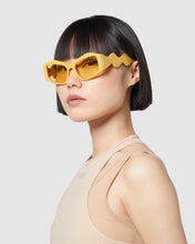 Carica l&#39;immagine nel visualizzatore di Gallery, GD023 GEOMETRIC SUNGLASSES: Unisex Sunglasses Yellow | GCDS
