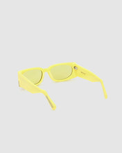 Carica l&#39;immagine nel visualizzatore di Gallery, GD016 RECTANGULAR SUNGLASSES: Unisex Sunglasses Yellow | GCDS

