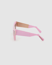 Load image into Gallery viewer, GD0026 Cat-eye sunglasses : Women Sunglasses Pink  | GCDS
