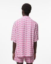 Carica l&#39;immagine nel visualizzatore di Gallery, Waved Logo Print Bowling Shirt : Men Shirts Fuchsia | GCDS Spring/Summer 2023
